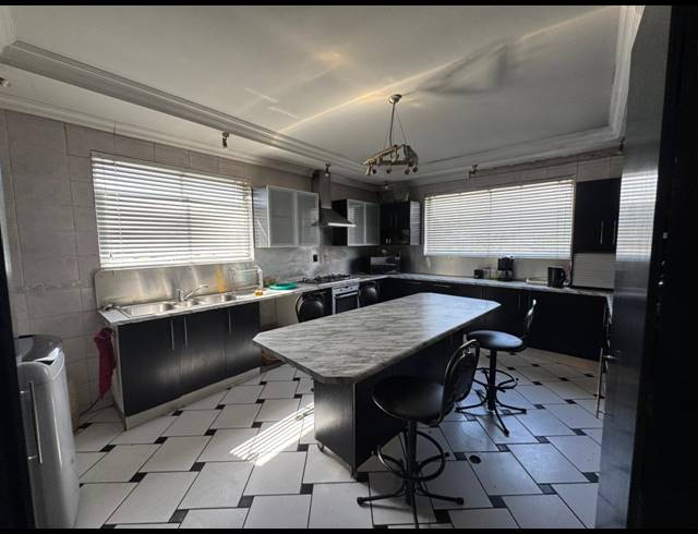 6 BEDROOM FREEHOLD FOR SALE IN TUSCANY GLEN